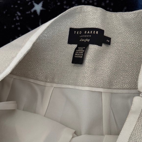 Ted Baker Cream/Gold Pleated Mini Skirt with Zippers  Size 2 - Like New - Picture 3 of 9